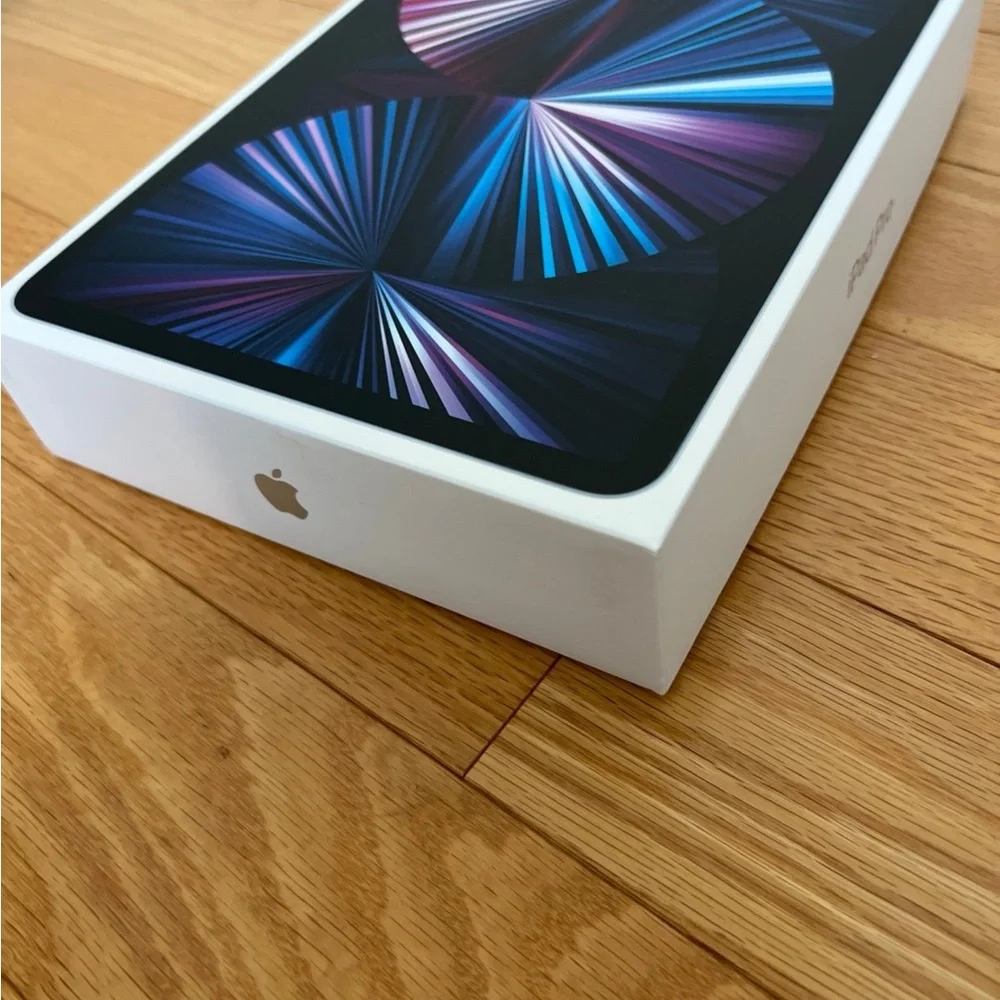 iPad Pro 3rd generation BOX with AC charger and USB-c cable only